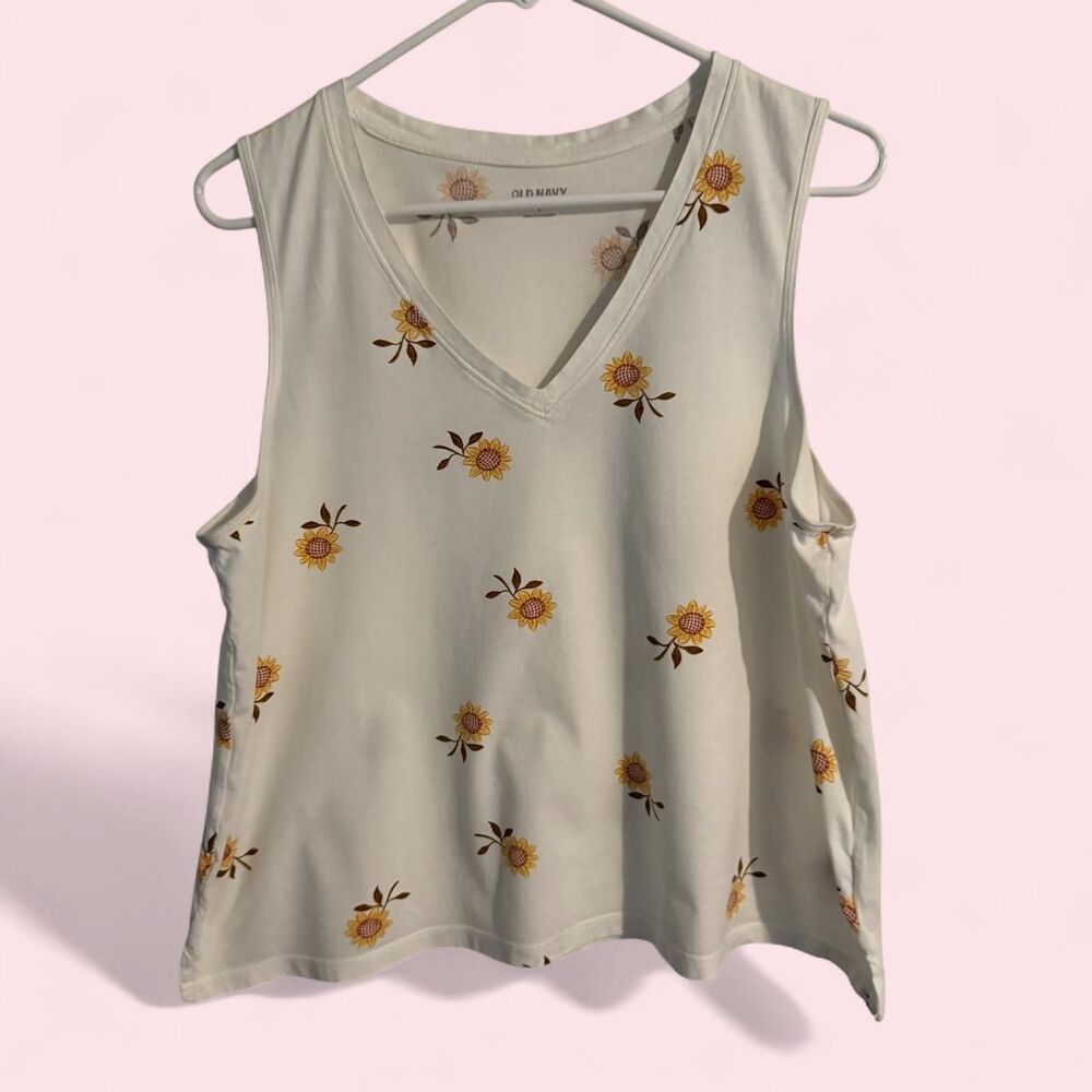 Old Navy Everywear White Sunflower Print V-Neck Tank Top Size L